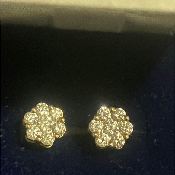 Diamond studs - Picture 1 of 1
